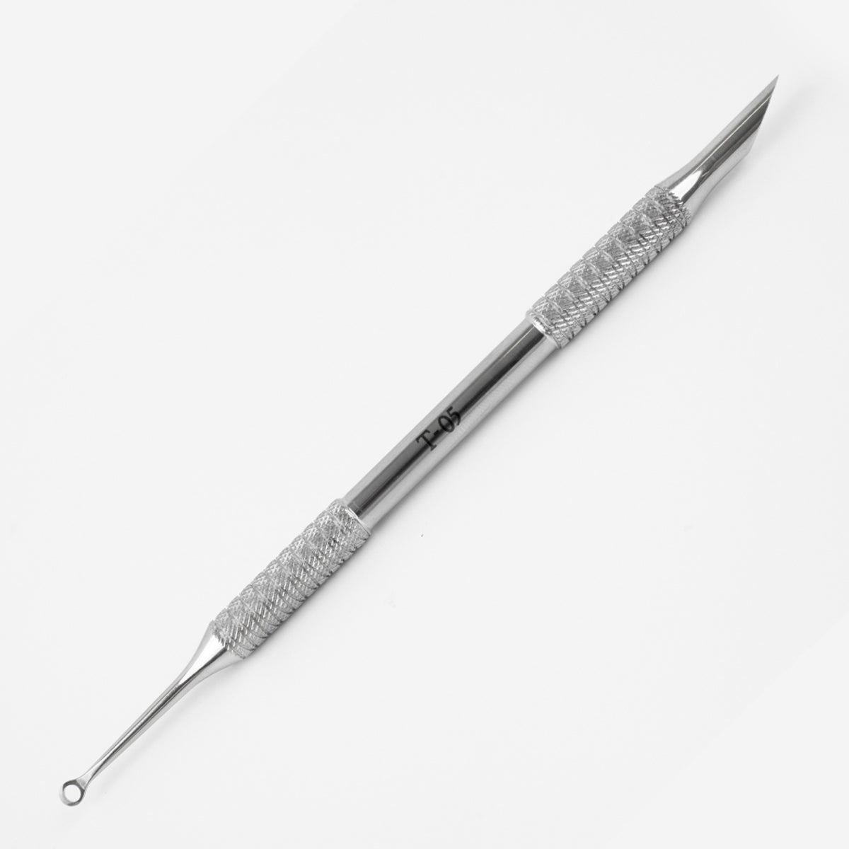 Alezori Nailscraper T-05, professionele nail scraper van roestvrij staal met puntig en afgerond uiteinde.